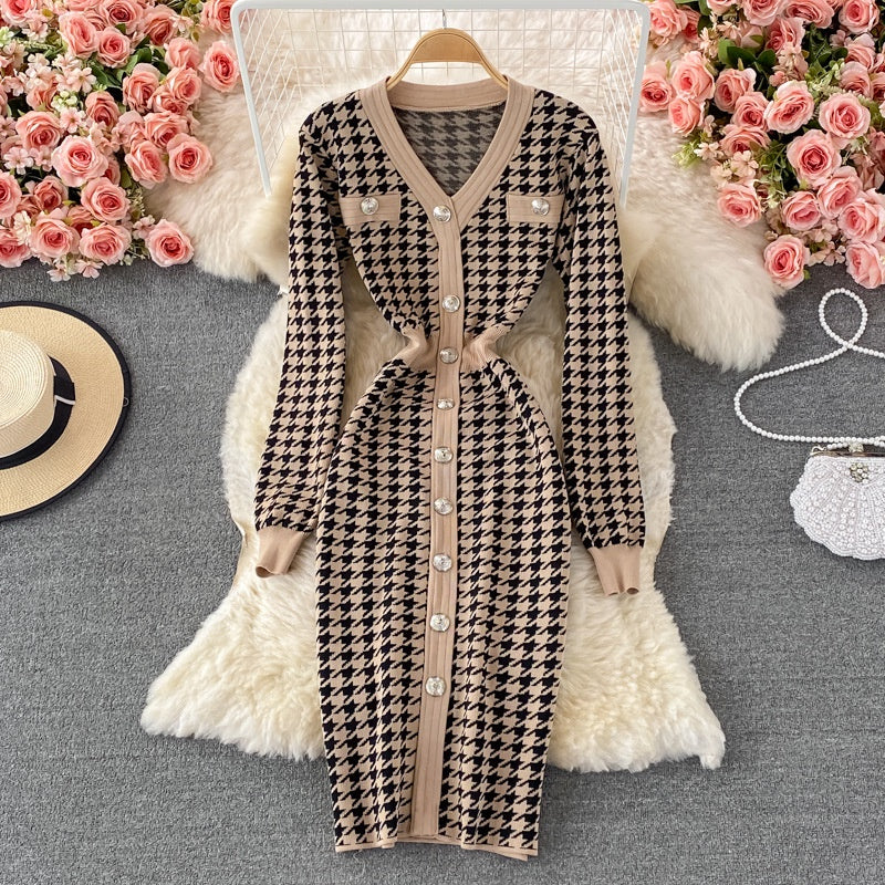 Autumn and winter new Qianniao check color contrast V-neck knitted dress