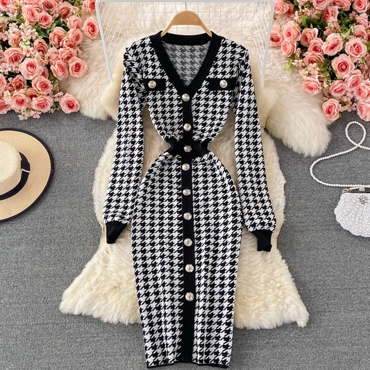 Autumn and winter new Qianniao check color contrast V-neck knitted dress