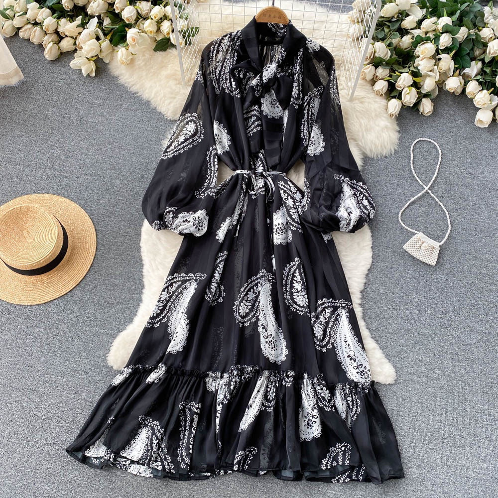 Women's retro printed bohemian long skirt with large hem ruffles loose lantern sleeve dress