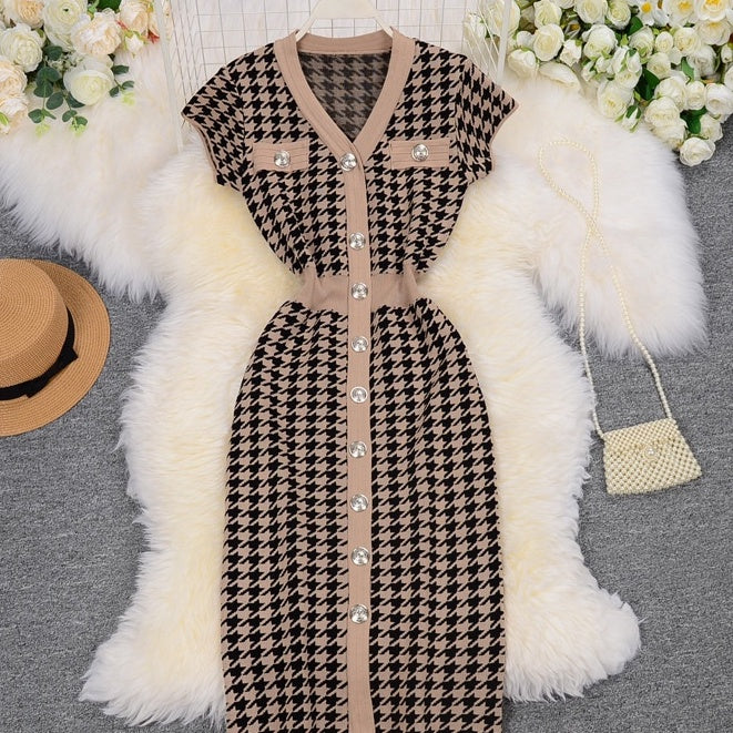 Autumn and winter new Qianniao check color contrast V-neck knitted dress