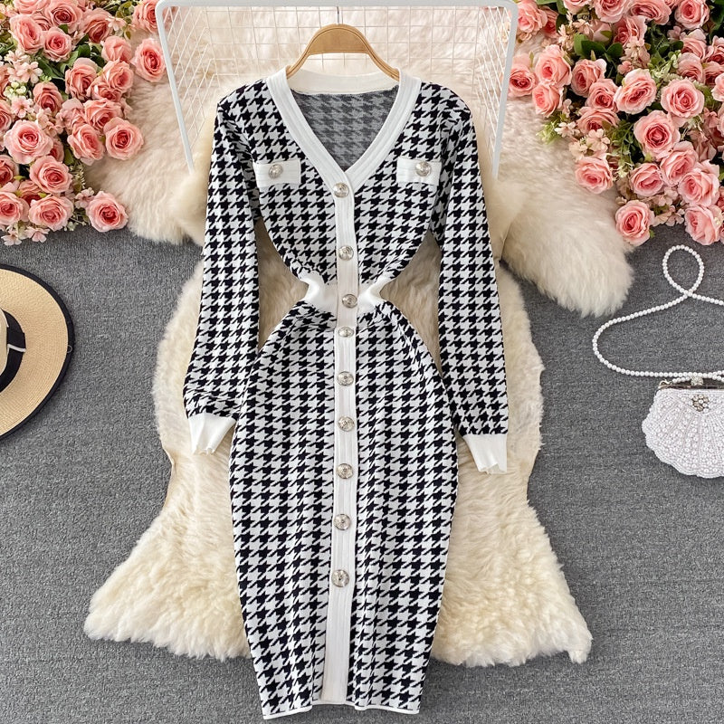 Autumn and winter new Qianniao check color contrast V-neck knitted dress