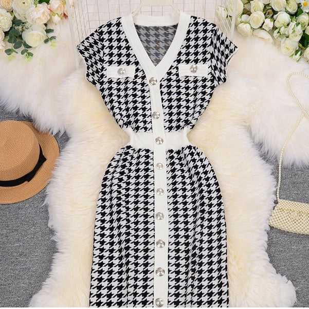 Autumn and winter new Qianniao check color contrast V-neck knitted dress