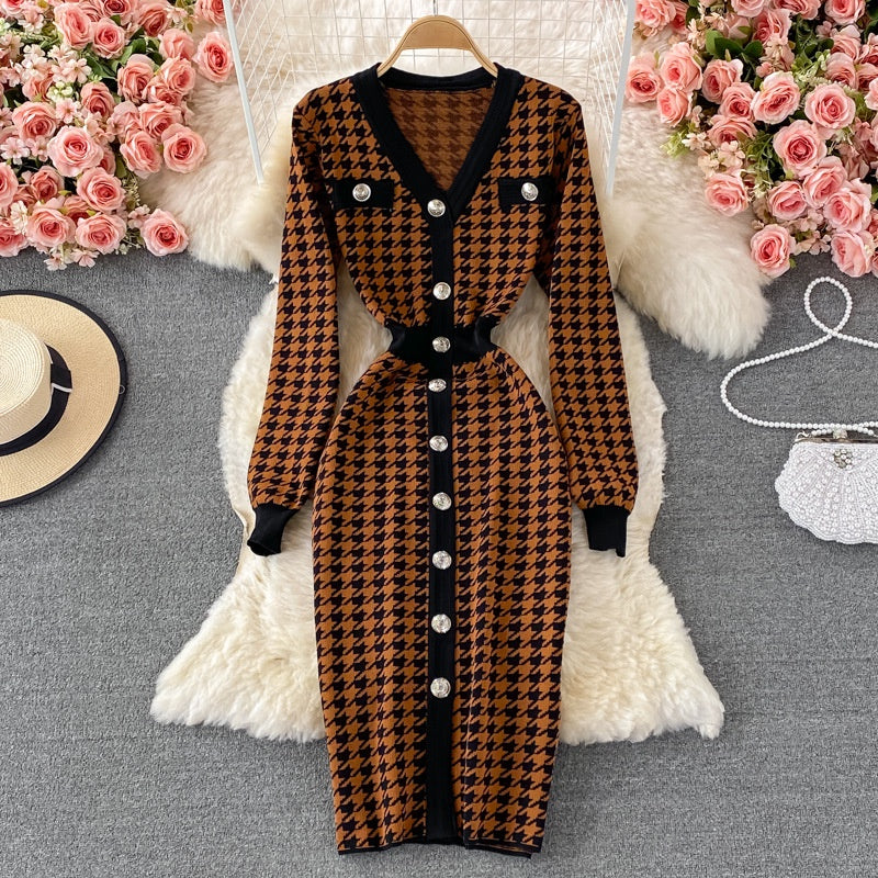 Autumn and winter new Qianniao check color contrast V-neck knitted dress